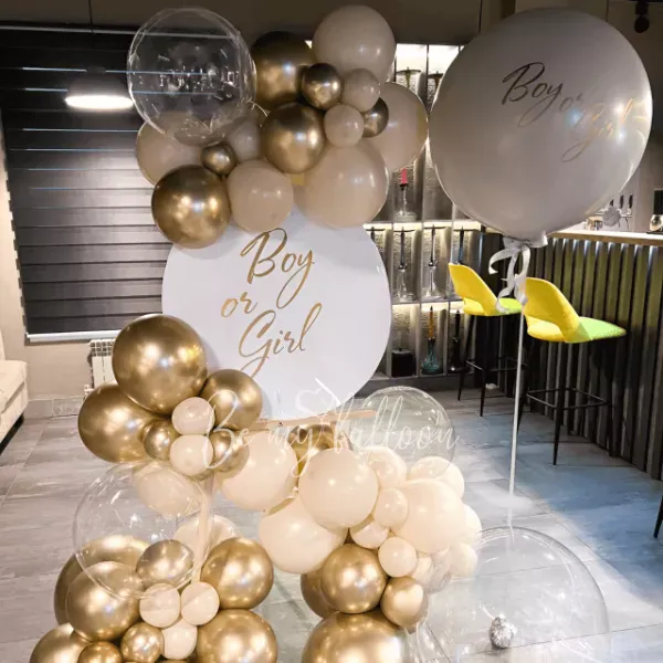 Композиция из воздушных шаров для гендерной вечеринки в цвете хром и пастель