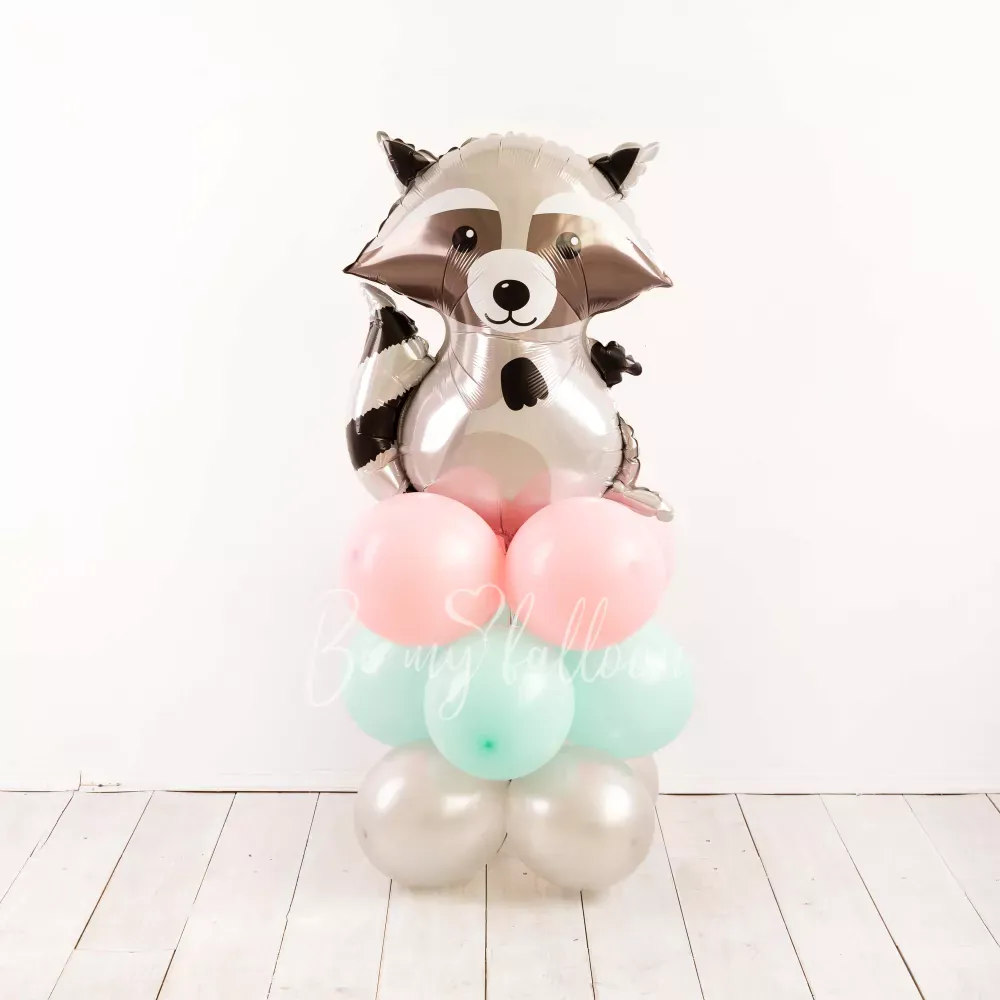 Raccoon balloon pillar